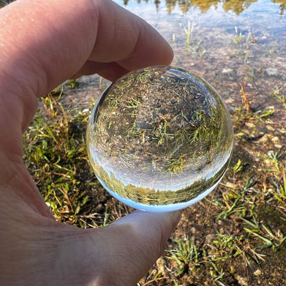 Glaskugel mit Sockel 60mm Lensball | Happy Minerals