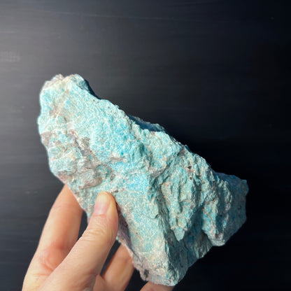 Pierre brute Amazonite d'une base de 15cm avec quartz fumé de Madagascar