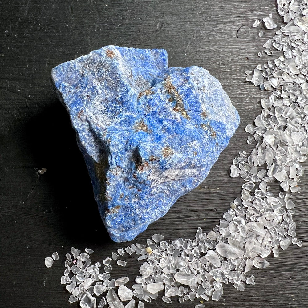 Lapislazuli Rohstein, 55mm mit Pyrit | Happy Minerals