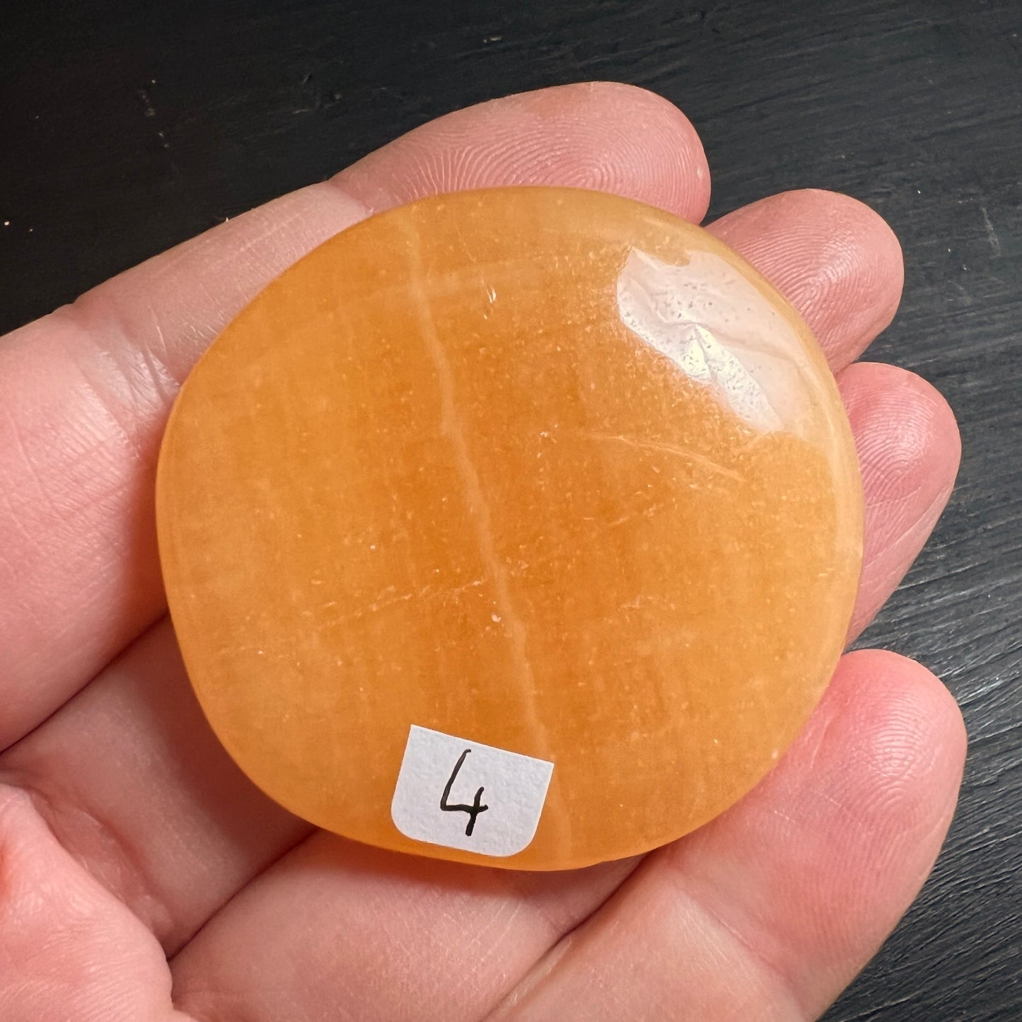 Orangencalcit, flacher Handschmeichler Nr.4 | Happy Minerals