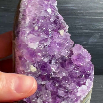 Polierter Uruguay Amethyst, stehend | Happy Minerals