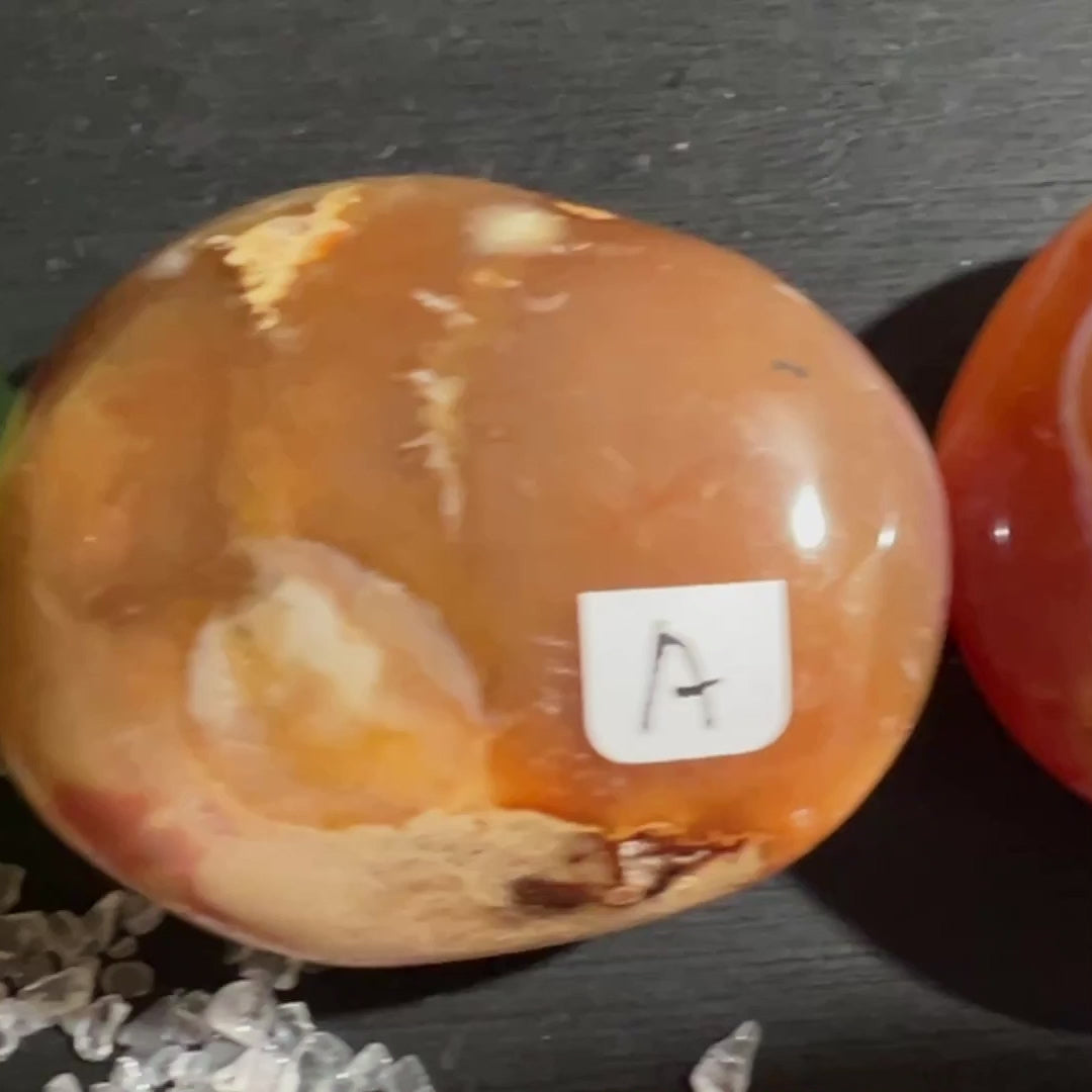 Orange Karneol / Sardonyx aus Madagaskar – Wähle dein Lieblingsstück aus A - E! | Happy Minerals